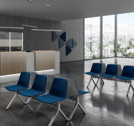 Clue klädd väntrumsbänk